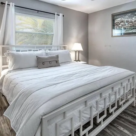 Sunset Beach Suites Of Madeira Beach! Pet Friendly Summer Getaway! Steps To Beach! - Suite 10 St. Pete Beach Exterior photo