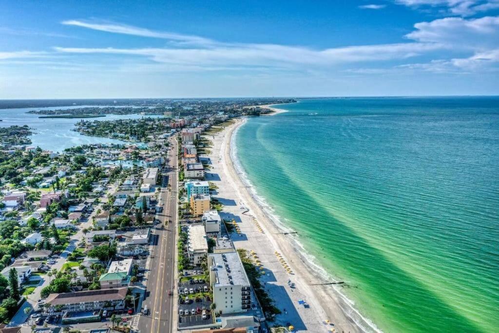 Sunset Of Madeira Beach! Pet Friendly Summer Getaway! Steps To Beach! - 10 Apartment St. Pete Beach