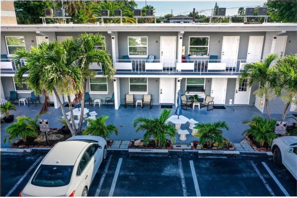 Sunset Of Madeira Beach! Pet Friendly Summer Getaway! Steps To Beach! - 10 Apartment *