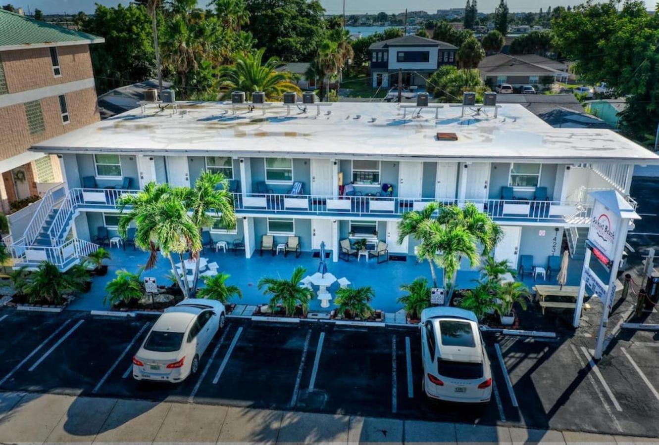 Apartment Sunset Of Madeira Beach! Pet Friendly Summer Getaway! Steps To Beach! - 10 St. Pete Beach
